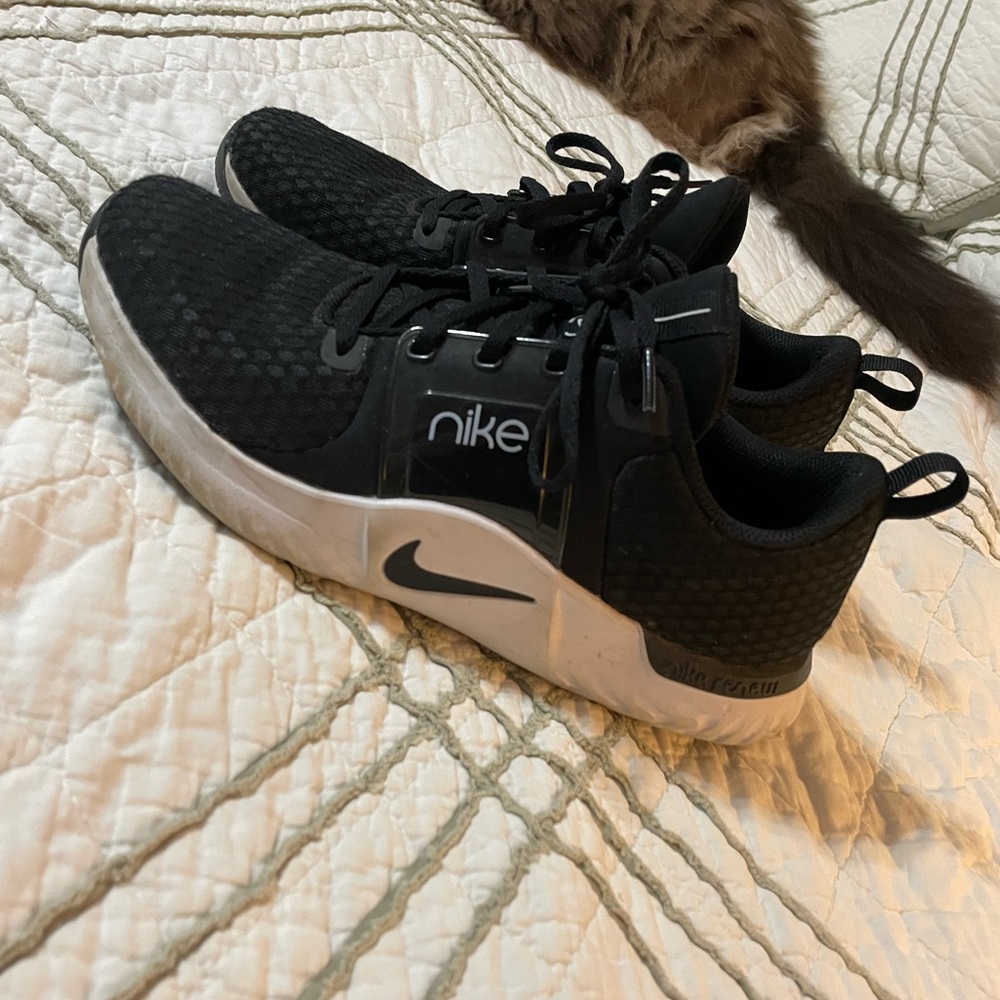 Nike shoes. Super comfy and I’m great condition. Just don’t wear.
